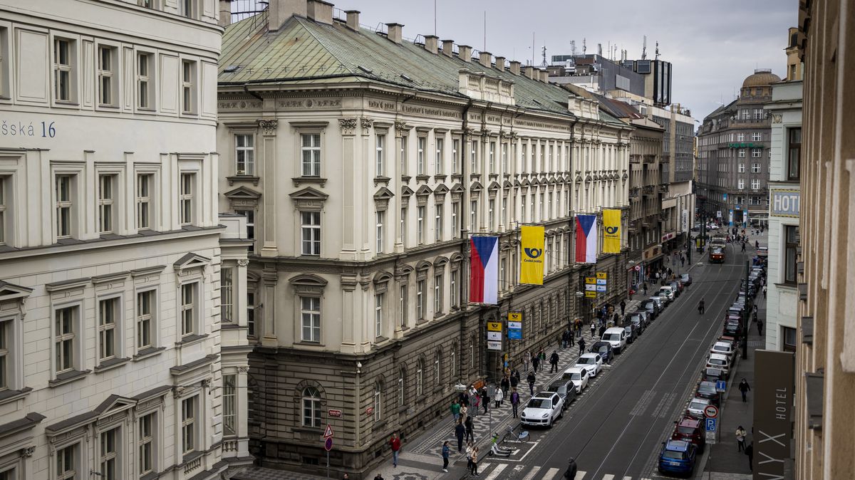 Budova pošty v Jindřišské se prodá obálkovou metodou, Praha má zájem